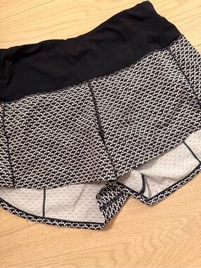 Lululemon Black & White Printed Women’s Athletic Shorts